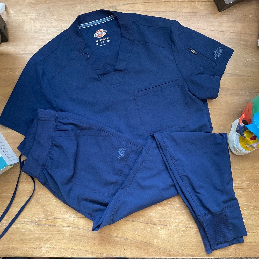 Dickie’s Dynamix Navy Blue Scrub Set